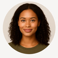 Portrait d’une personne non professionnelle souhaitant apprendre le lissage brésilien lors de la formation en présentiel Myriam•K Paris®